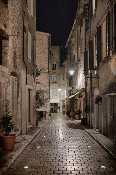 Looking the other way along the cobblestone street of Rue de l'Évêché in Vence.